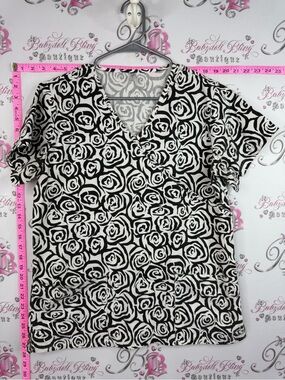 White cross scrubs top roses Black & White Floral V-Neck Women’s Top